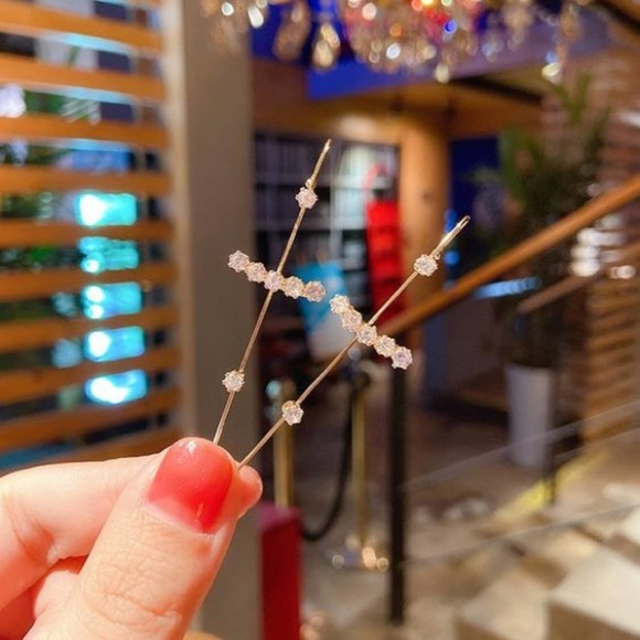 Trendy Gold Jeweled Ear Bone Clip Earring - Picture 3 of 9